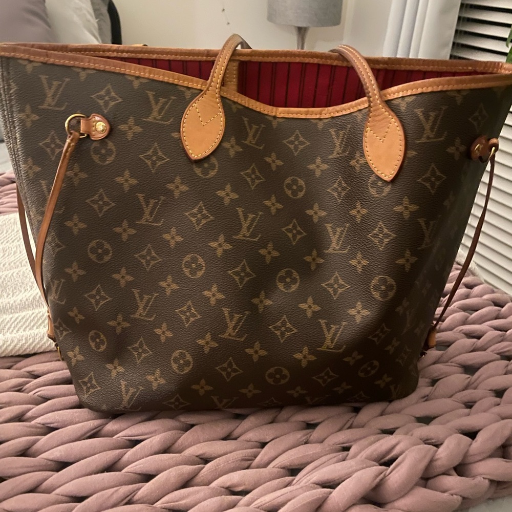 Louis Vuitton Never Full Bag- Authentic
